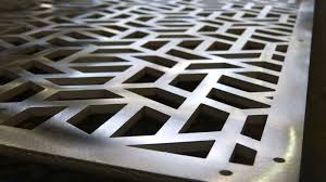 کاربردهای متنوع لیزر CNC ورق استیل در صنعت و دکوراسیون