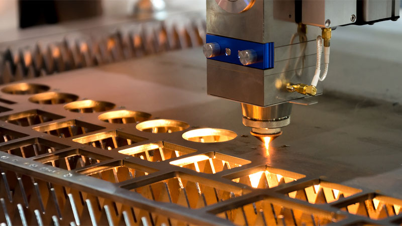 مزایای استفاده از برش CNC استیل در کنار برش لیزر