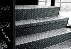 ورق آجدار پرسی بهتر است یا فابریک؟